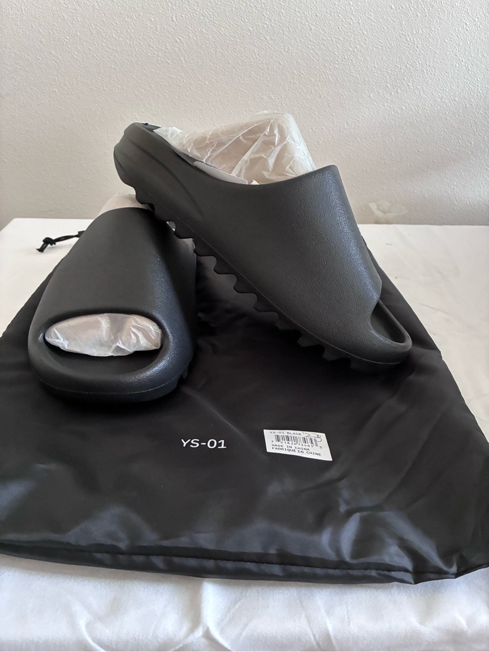 YEEZY YS-01 Black Slides – Size 9– Brand New
